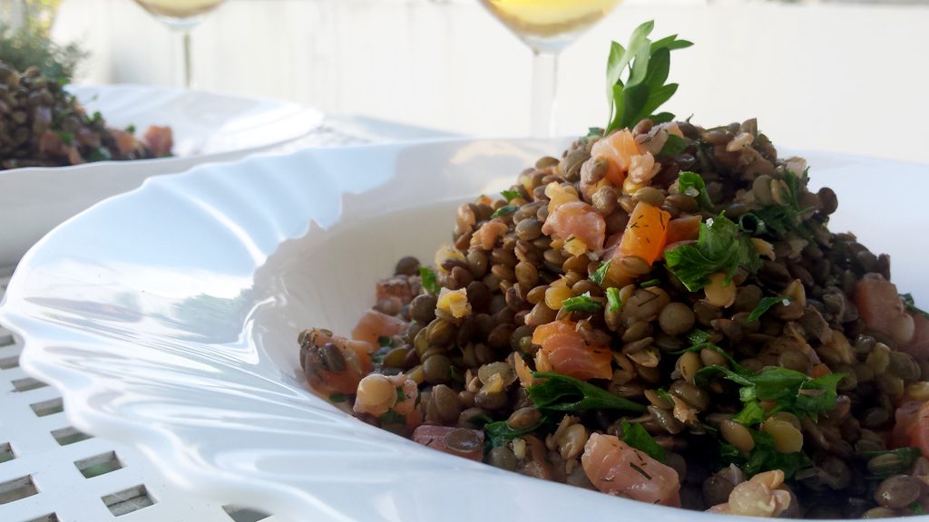 Lentilles au saumon, coriandre et citron vert