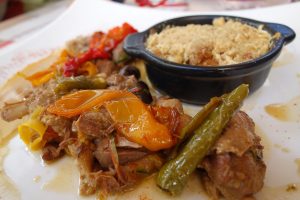 Amaranthe - Fricassée de canard Vendéen aux olives noires, crumble de chou-fleur, poivrons rôtis bio