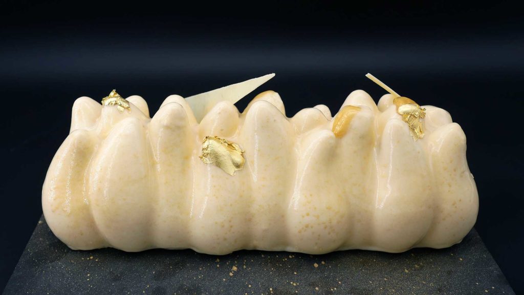 Entremets mousse passion et crémeux Dulcey