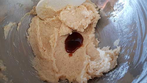 Sablés - crémer le beurre