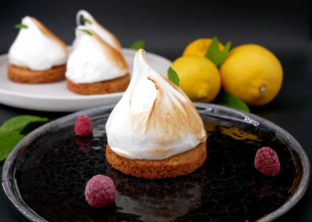 Tartelettes au citron meringuée et coeur coulant à la framboise