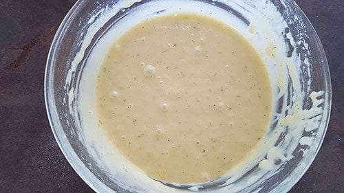 Ajouter le beurre fondu froid